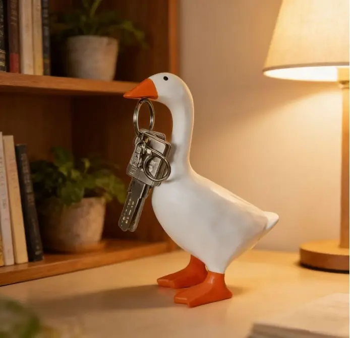 7-in Lightweight Resin Desktop Goose Statue - Magnetic Detachable Beak, Quirky Abstract Art, Goose Decorative Accessories, Animal Shaped, Home Office Desk Decoration Room Decor, Creative Gift for Fathers