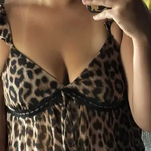 Customer wearing the Harmivra strapless bra