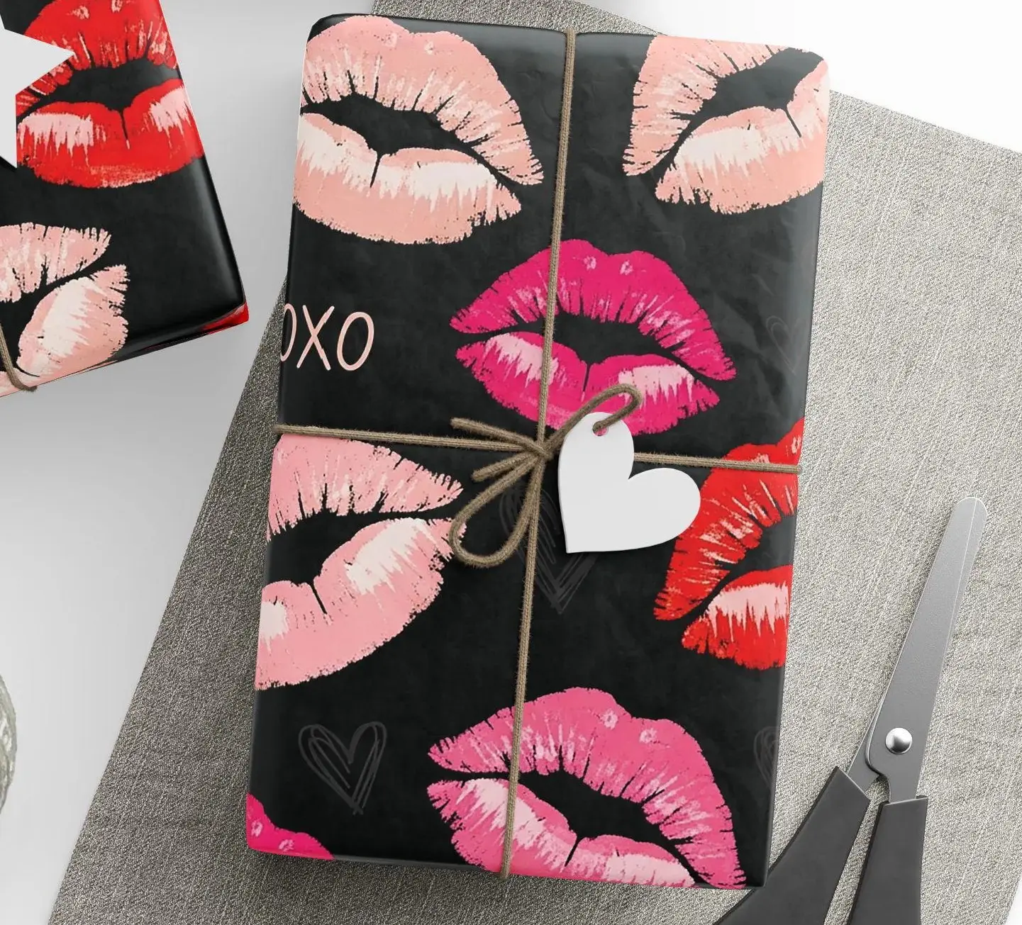 Valentine Wrapping Paper Roll, Kiss Lips Love Pattern Gift Wrap, Romantic Valentine's Day Wrapping Paper