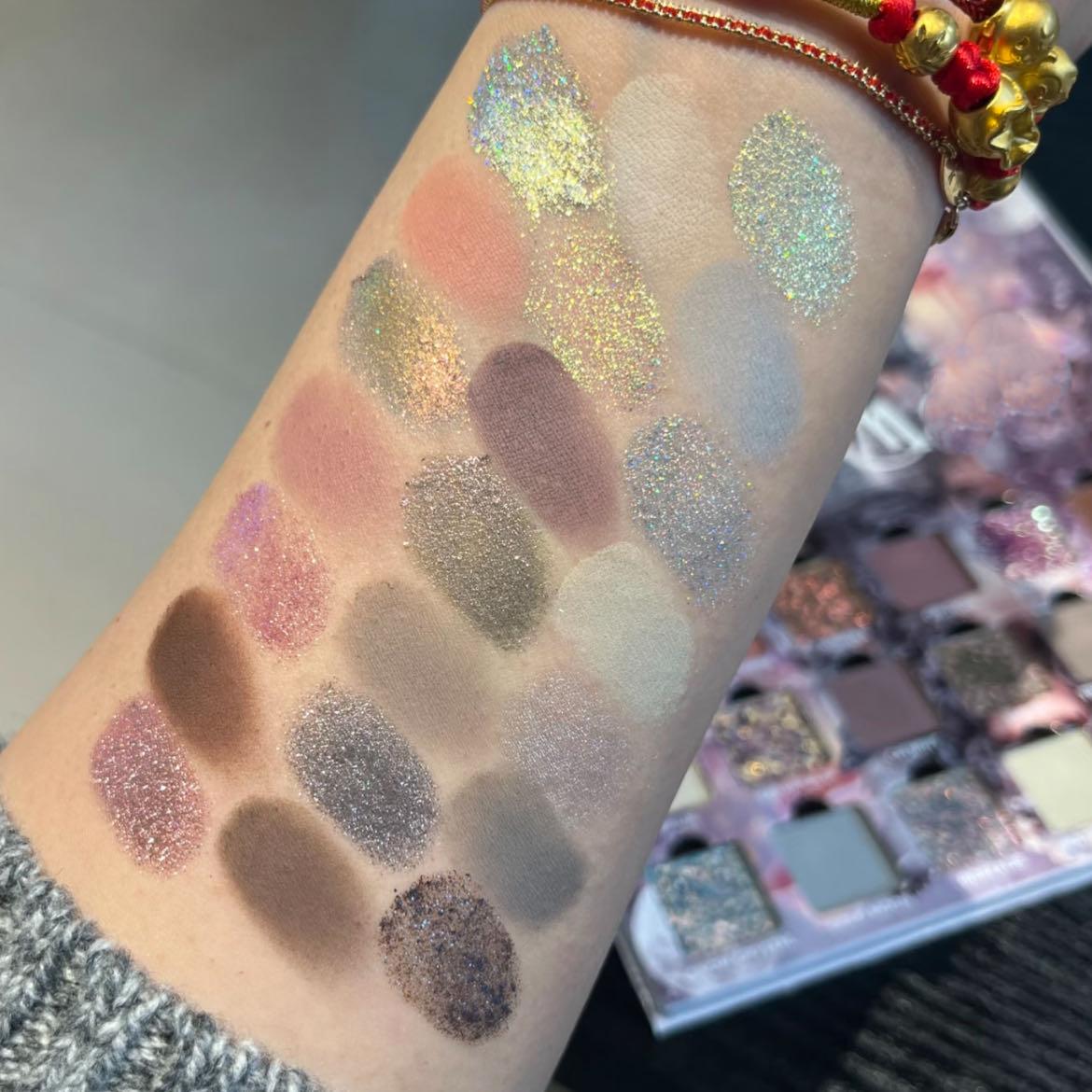 Anime Flower Fairy 21-Color Eyeshadow Palette - Sparkling Shimmer, Matte & Metallic Finishes - Beginner-Friendly, No-Fallout Formula, Long-Lasting, Easy to Remove - Deep Autumn Shades for Fall & Holiday Makeup - Great Gift！