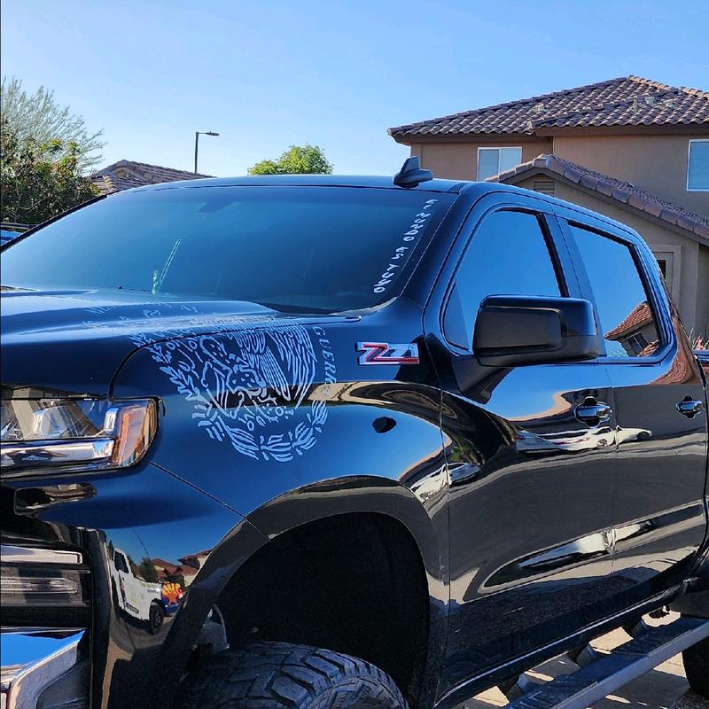 El Mundo Es Tuyo Decal