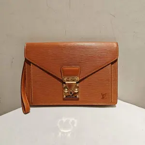 Pre-owned Louis Vuitton Calfskin Clutches & Wristlets Caramel Epi Leather Clutch Bag