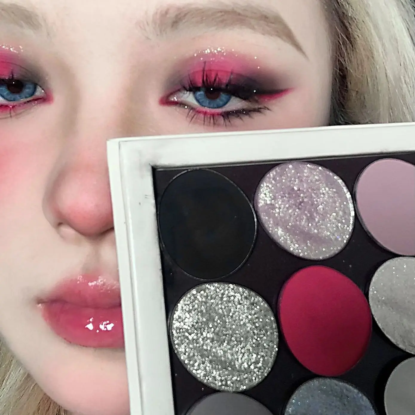 Red black Eyeshadow , Black & Grey Smoky Eyeshadow Palette - High Pigment Waterproof Long Lasting Silky Blendable Vegan Cruelty Free Makeup Palette Eyeshadow White Dark Long Lasting !  Cosmetic& Compact& Glossy  !