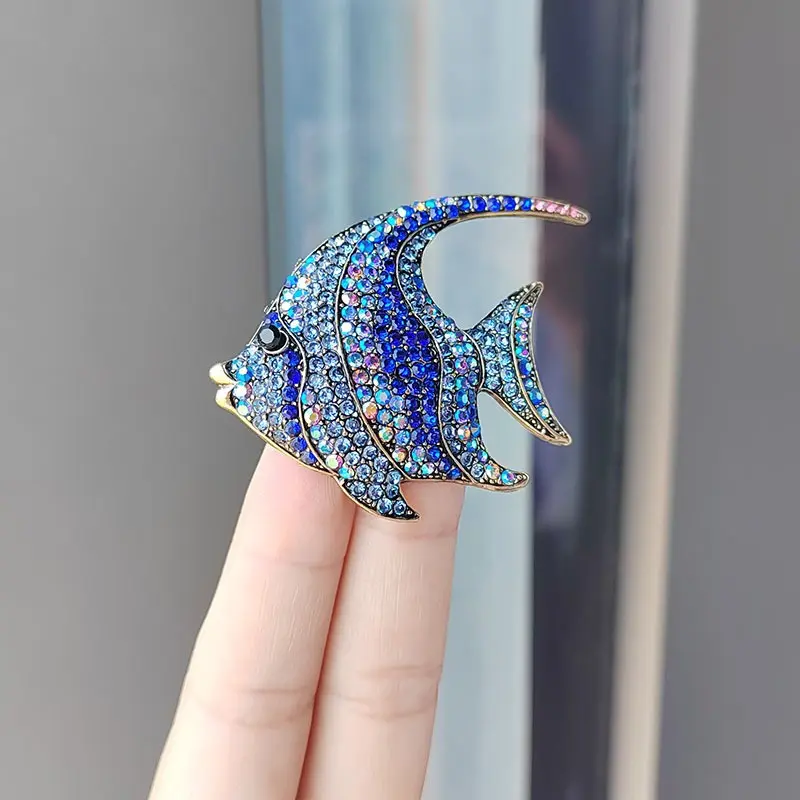 1 pc Creative Tropical Fish Pin, Cute Rhinestone Animal Brooch, Korean Style Cartoon Personality Lapel Flower, Coat Accessory