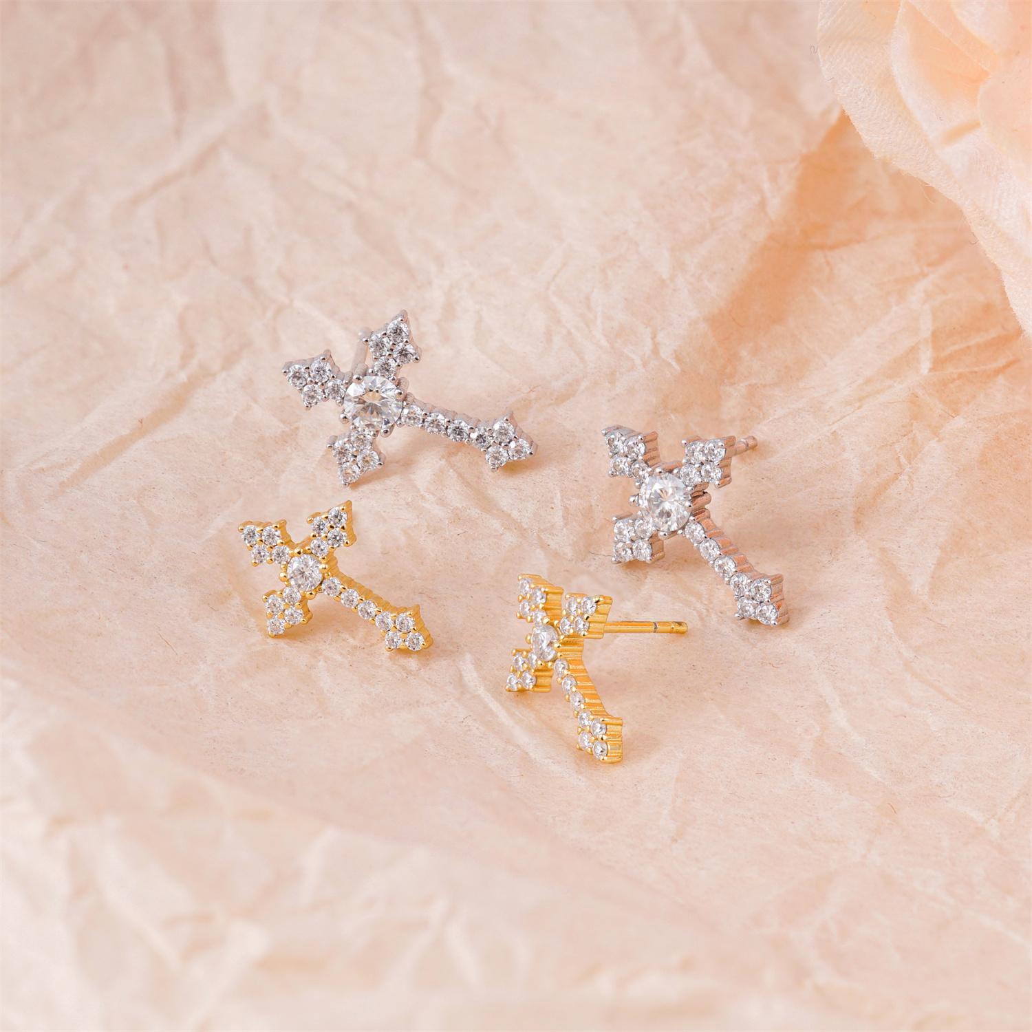 Delzzad 18K Gold-Plated Cross Prong Earrings D Color VVS Synthetic Moissanite S925 Stud Unisex Earrings Perfect Studearrings Birthday Anniversary Mother's Day Christmas Gifts for Men Women