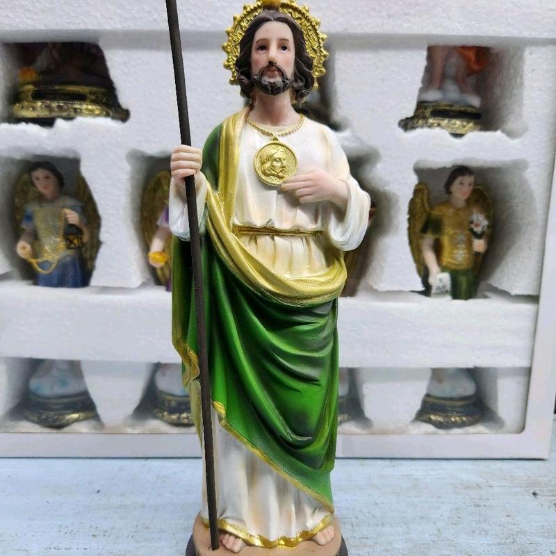 San Judas 12" Inches Tall Classic Estatua - Detailed Figure with Green and Gold Robe Brand New Statue St Jude Thaddeus Patron Saint of the impossible Apostol Tadeo Religious Decor San Juditas