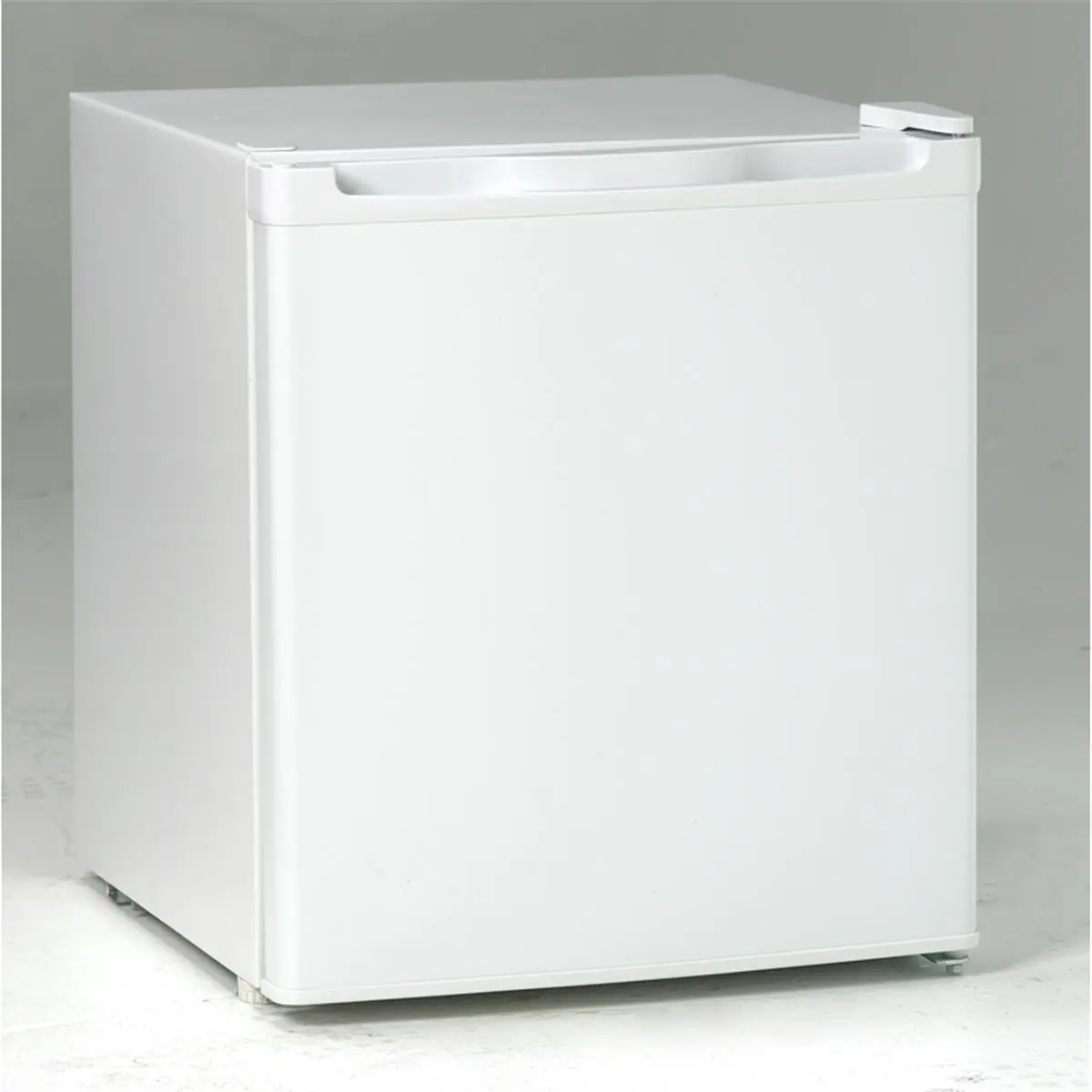 Avanti 6014049 120 watt 1.7 cu. ft. White Steel Compact Refrigerator, Kitchen Appliances, Durable, Household Appliances