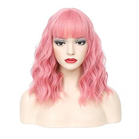 Natural wavy short wig with full bangs that bring a beautiful faceframing effect and deliver effortless charm all day