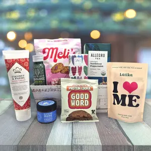 itsonlynaturalgifts Fun Feel Better Treats Gift Basket with Mango Peach Energy Boost Drink Mini Oatmeal Raisin Cookies Organic Green Tea Wildflower Honey Texas Maple Pecan Snack Bar Sweet Set