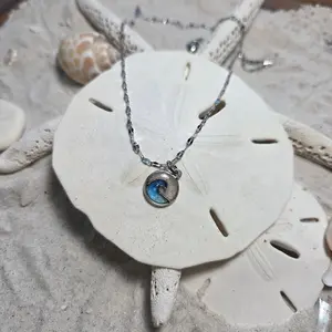 Danity Wave Necklace - Lip Chain