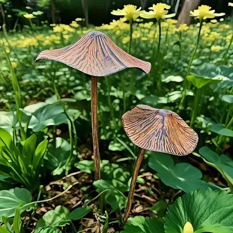 3-Piece Vintage Iron Mushroom Garden Decor, Retro Rustic Outdoor Ground Insert Ornament for Courtyard & Lawn, Garden Statue, Garden Sculptures and Decor
