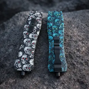 Limited-edition US New Year tactical folding knife. Skull-printed handle, quick-open assist fin, tungsten steel window-breaker, removable clip. For tactical, outdoor, and EDC use. Powerful, reliable, distinctive