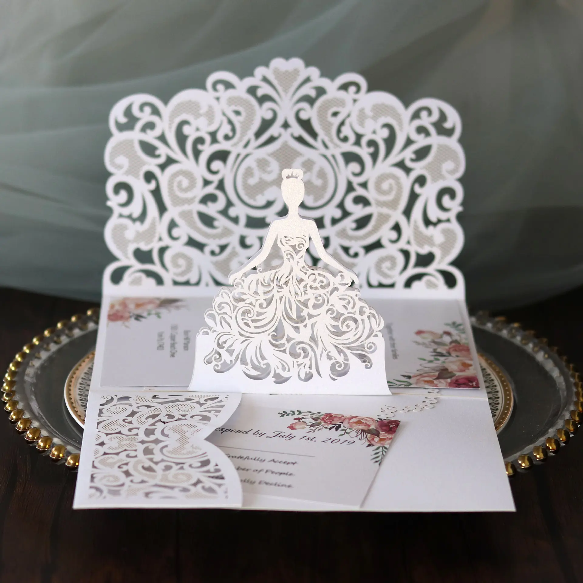 3D Laser Cut Lace Paper Girl Greeting Card with Unique Card Design, Wedding Invitation Prop for Wedding, Party, Elegant