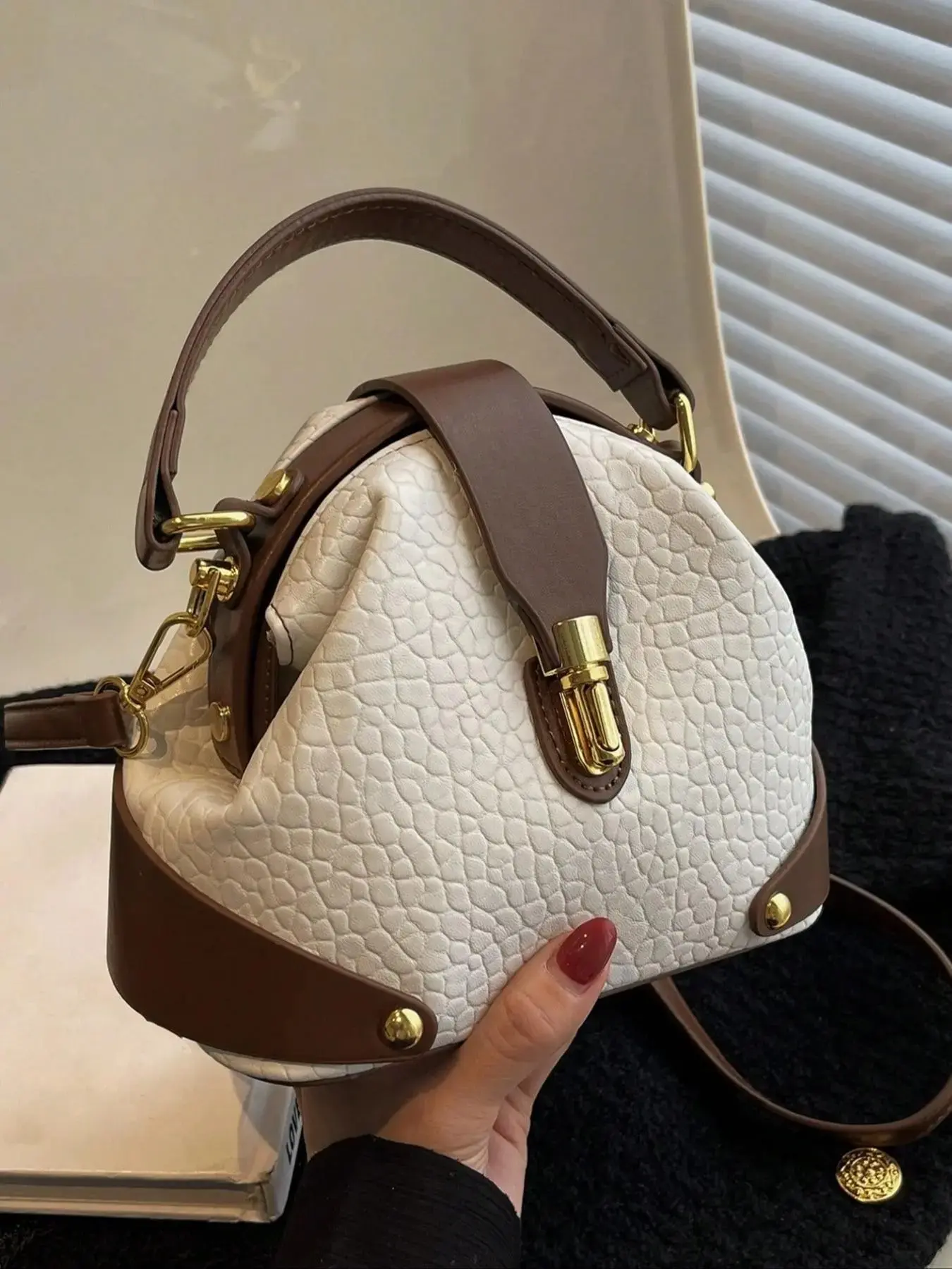 A vintage color blocked handbag with a niche design, a practical one shoulder crossbody bag, the detachable and adjustable shoulder strap can accommodate a phone, lipstick, Handbag Shoulder Purse