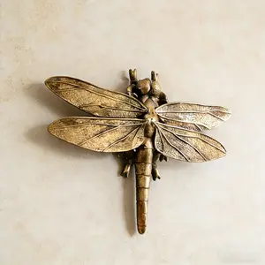 Creative Golden Resin Dragonfly Wall Mounted Decoration, 1 Count Creative Room Decor Wall Ornament, Artwork Decor for interior Living Room Bedroom, Insect Enthusiast Collection Hangable Artistic Photo Hanging,Modern Home Decoration,Halloween decoration