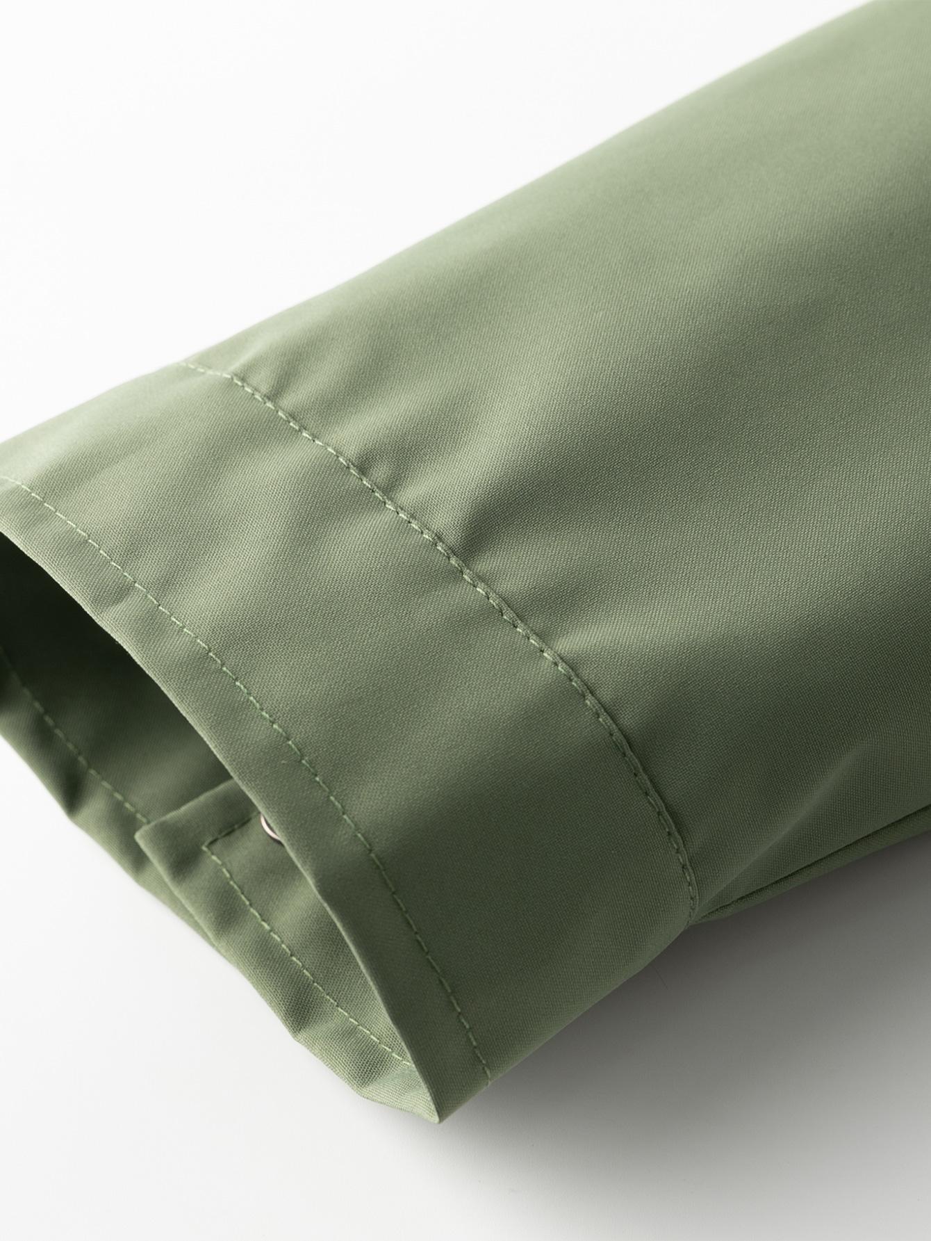 A collared jacket with a patchwork style, visually layered and designed to flatter necklines. The buttoned closure makes it easy to put on and take off. There is one pocket on the left side which is both practical and decorative