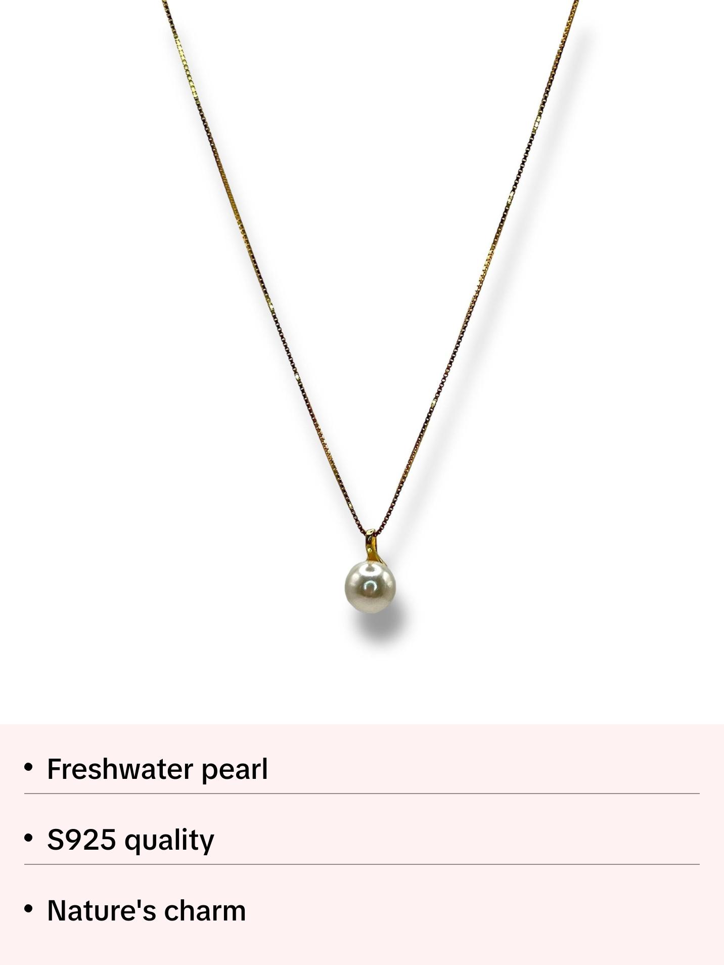 Poseidon Pearl Necklace - Elegant Women's Accessory