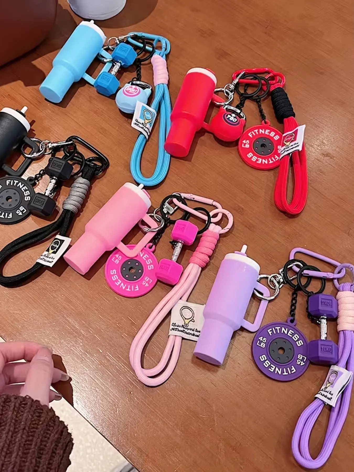 Fitness Style Mini Water Bottle Keychain, Stylish Keychain, Cool Keychains, Trendy Sports Style With Dumbbell And Barbell Design, Portable For On-The-Go Hydration, Suitable For Fitness Enthusiasts, Dual-Purpose As Keychain Or Backpack Charm