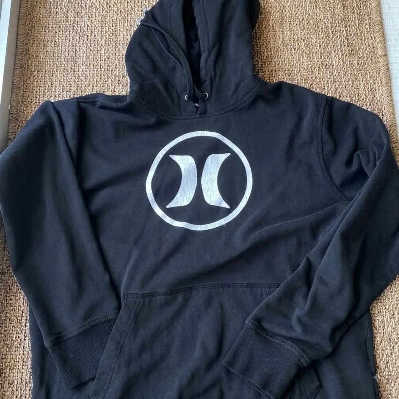 Hurley Men’s Circle Icon Graphic Fleece Hoodie – Casual Pullover Sweatshirt with Kangaroo Pocket P