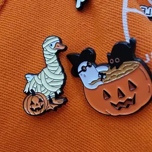 Halloween Pet Costume Party Festive Events Decorations, Pumpkin Duck & Bandage Duck Badges, Fun Animal Dress-Up Accessories for Pets