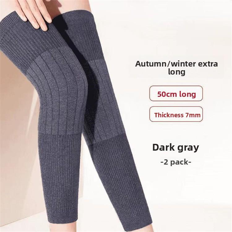 Thickened Anti-Slip Warm Knee Guards, suitable for men and women year-round. Made with breathable stretch fabric and anti-slip design. Soccer sports style. Women's black minimalist design.