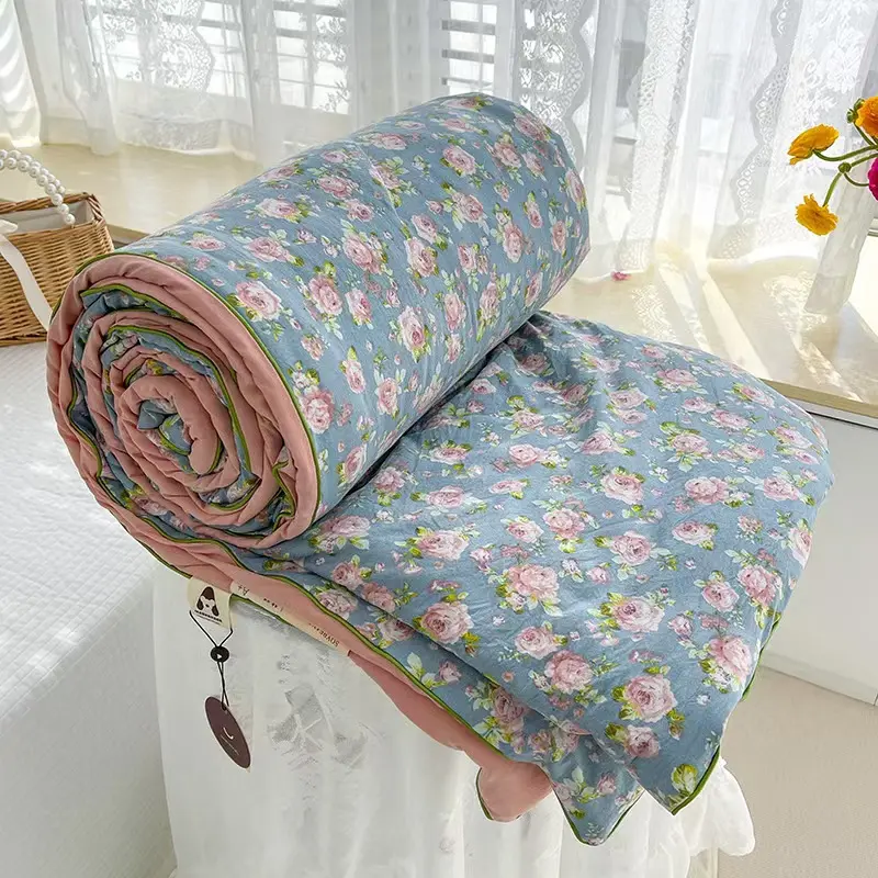 Floral Print Summer Quilt, Floral Coverlet Bedding, 1 Count Soft Skin Friendly Breathable Air Conditioning Quilt, Suitable for Bedroom Living Room or Dorm, Soft Lightweight Quilts