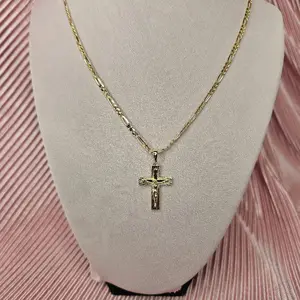 Five crucifix designs for you to choose your favorite, includes Figaro chain. Choose during the broadcast.