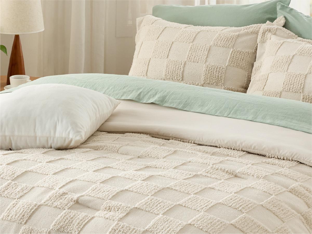 【Spring Glow Up】Bedsure Checkered Farmhouse Shabby Chic Comforter Set ,Boho Tufted Bed Set, King Size Bedding, 3 Pieces, 1 Plaid Geometric Comforter and 2 Pillow Shams,Jacquard Design Soft Breathable Lightweight All-Season Filling OEKO-TEX Certified