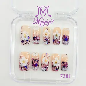 .DP.7381.Glittery Carved Wearable Nails