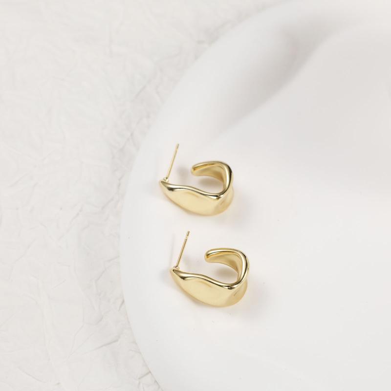 CAROVO Chunky Gold Stud Earrings for Women 14k Gold Plated Hypoallergenic Earrings Statement Trendy Fashion Gold Jewelry Gifts CAROVO Chunky Gold Stud Earrings for Women 14k Gold Plated Hypoallergenic Earrings Statement Trendy Fashion Gold Jewelry Gifts