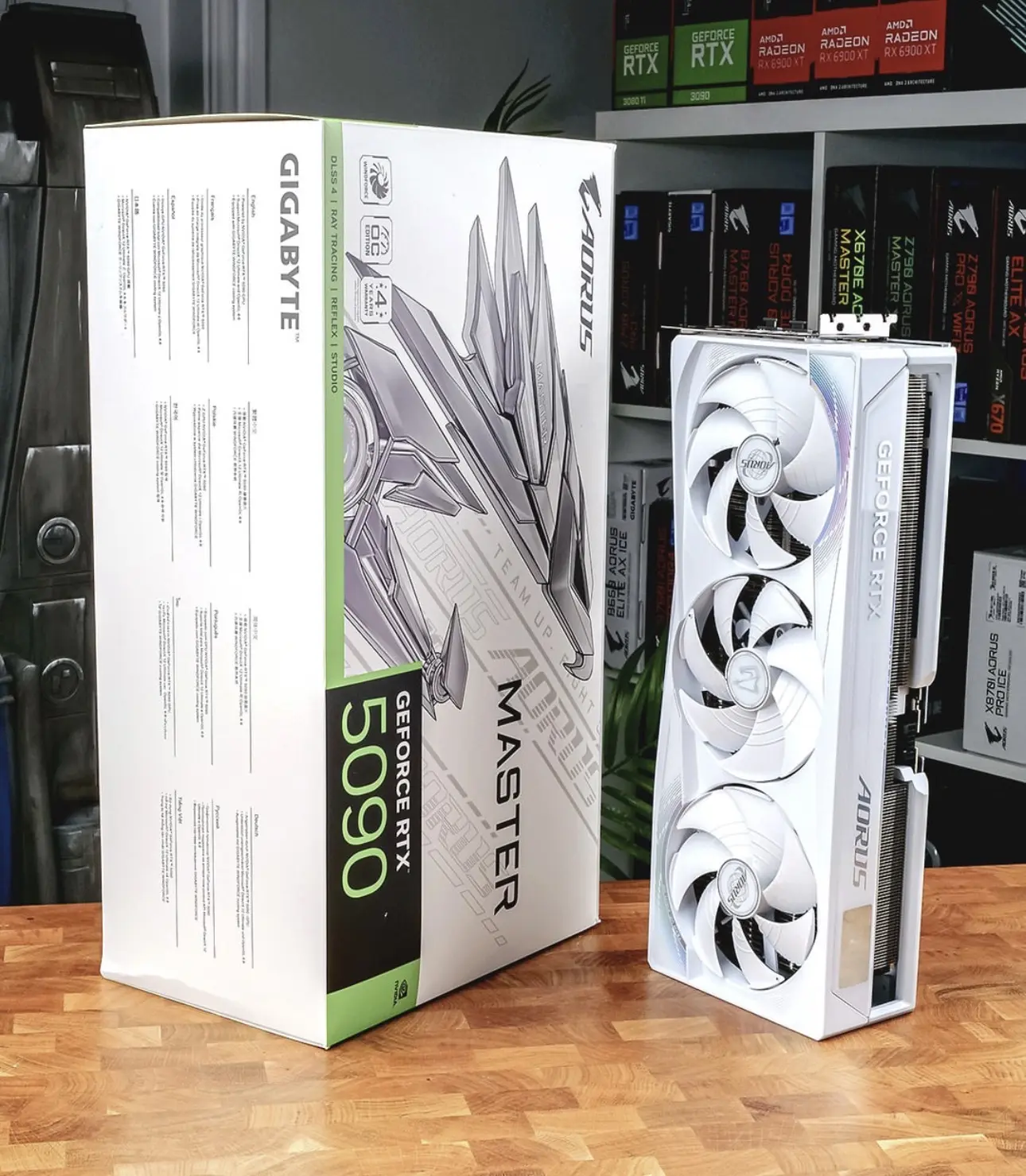 Brand new AORUS gigabyte GeoForce RTX 5090 graphic card