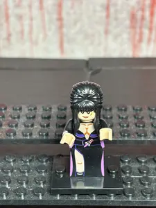 Mini-Fig: Elvira