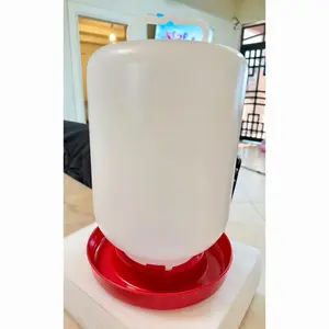 Bebedero Con Tapa Colgante (7 Litros)/ Water Dispenser With Lid (7 Liters)