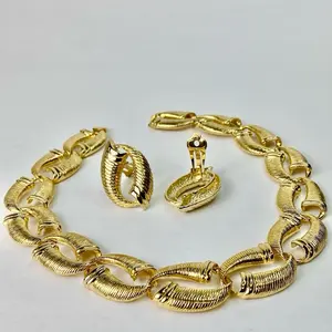 TWWJ048 Golden Empress Link Set Clip-On Edition Bold Textured Necklace & Earrings for Weddings Date Nights Everyday Glam 17.5" Length 1.0" Width 0.22" Height