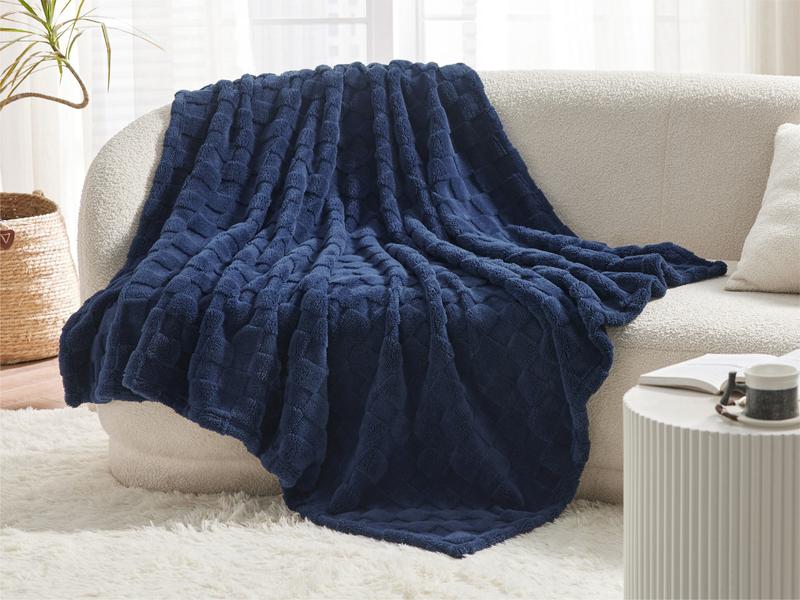 Bedsure Ultra Soft Cozy Microfiber Fleece Blanket for Couch Bed - Super Soft Plush Lambskin Blanket with Classic Plaid Pattern for Home Office Sofa Bed Room Accessories Travel Essentials