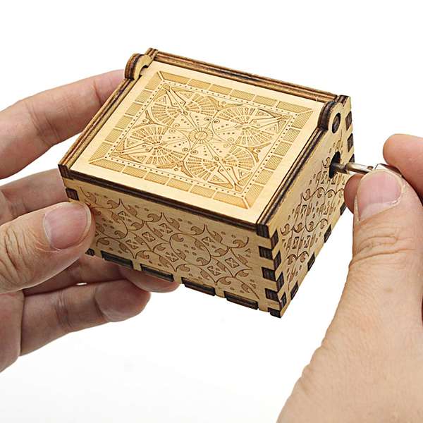 Creative Wooden Hand-Crank Music Box Vintage Musical Toy for Valentine's Day and Birthdays with Engraved Lyrics Creative Wooden Hand-Crank Music Box Vintage Musical Toy for Valentine's Day and Birthdays with Engraved Lyrics