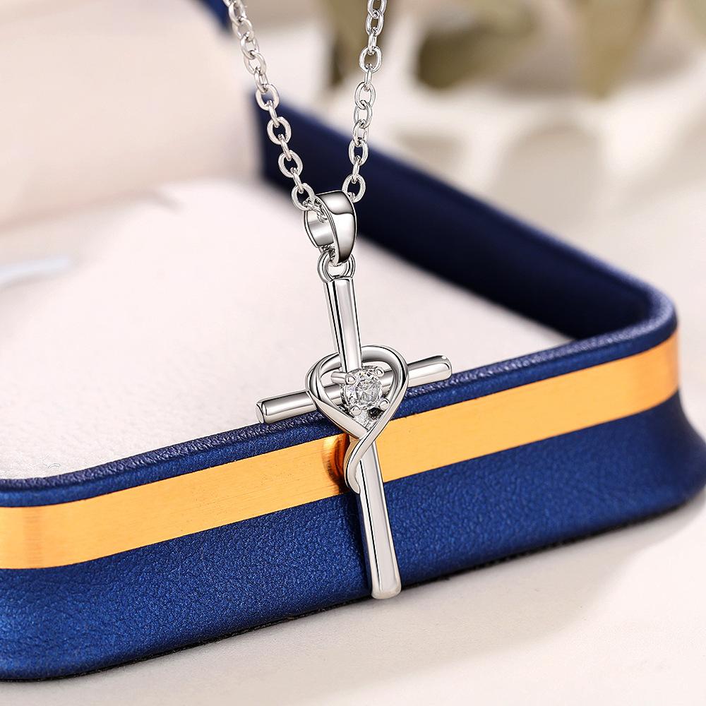Women's Creative Cross Heart Zirconia Pendant Jewelry Women Birthday Anniversary Pendant Necklace Jewelry Party Wedding Gift Synthetic Zirconia Classic Cross Pendant Necklace