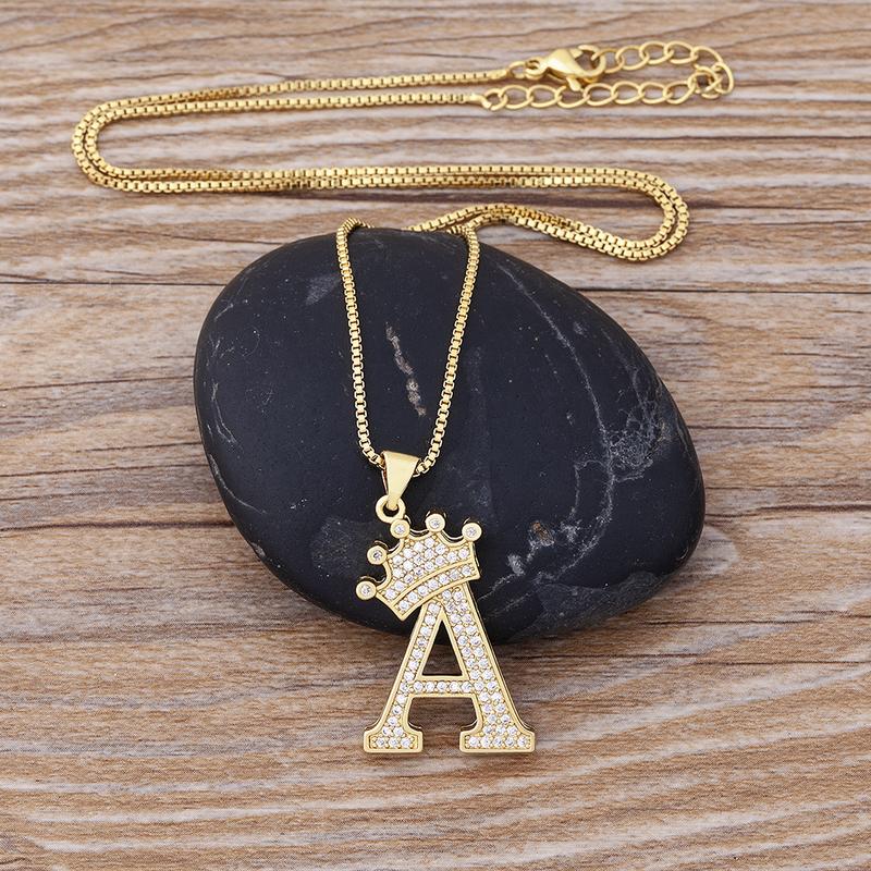 Aesthetic Luxury Copper Zircon A-Z Crown Alphabet Pendant Chain Necklace Hip-Hop Style Fashion Woman Man Initial Name Jewelry Gift for Girl Women Couple