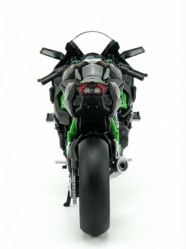 "1:12 Scale Diecast Motorcycle Model - Zinc Alloy Collectible Toy! Features Suspension, Free - Roller, Push - Back & Non - Rechargeable Button Battery. Black, Sleek Modern Design for Diecast Enthusiasts! "