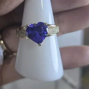 anillo gold plated circonia morada