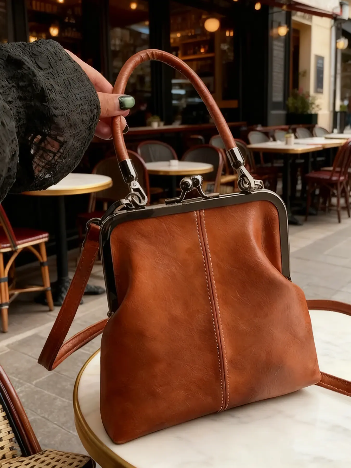 Retro style crossbody bag, fashionable and exquisite clip on bag, casual multifunctional handheld crossbody bag, Casual Commuter Bag, lightweight and easy to carry, suitable for daily commuting, shopping, dating
