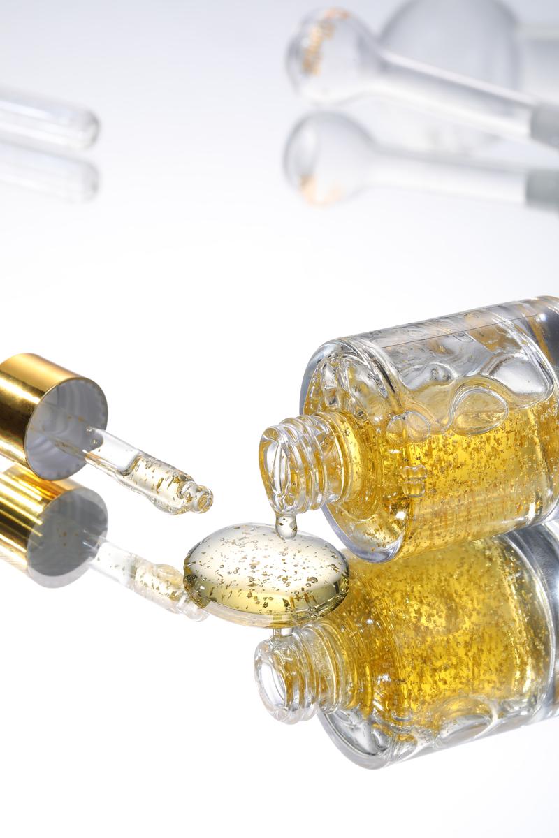 Yunova Luxury 24K Gold Serum: Ultimate Anti-Aging with Real Gold Flakes & Hyaluronic Acid | Hydrates, Reduces Wrinkles, Brightens