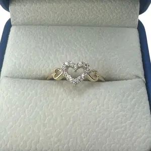 Oroconda Jewelry 14k Heart Ring In White Zirconia with Two Adjoining Hearts