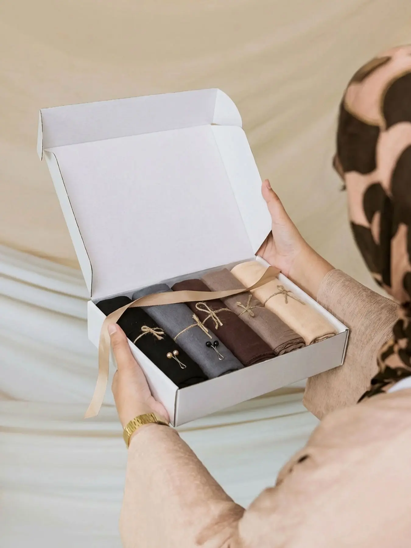 5pcs Women's Plain Muslim Headscarf Gift Set, 165×55 cm Soft Long Scarf, Fashionable Hijab Wrap for Daily Wear and Holidays