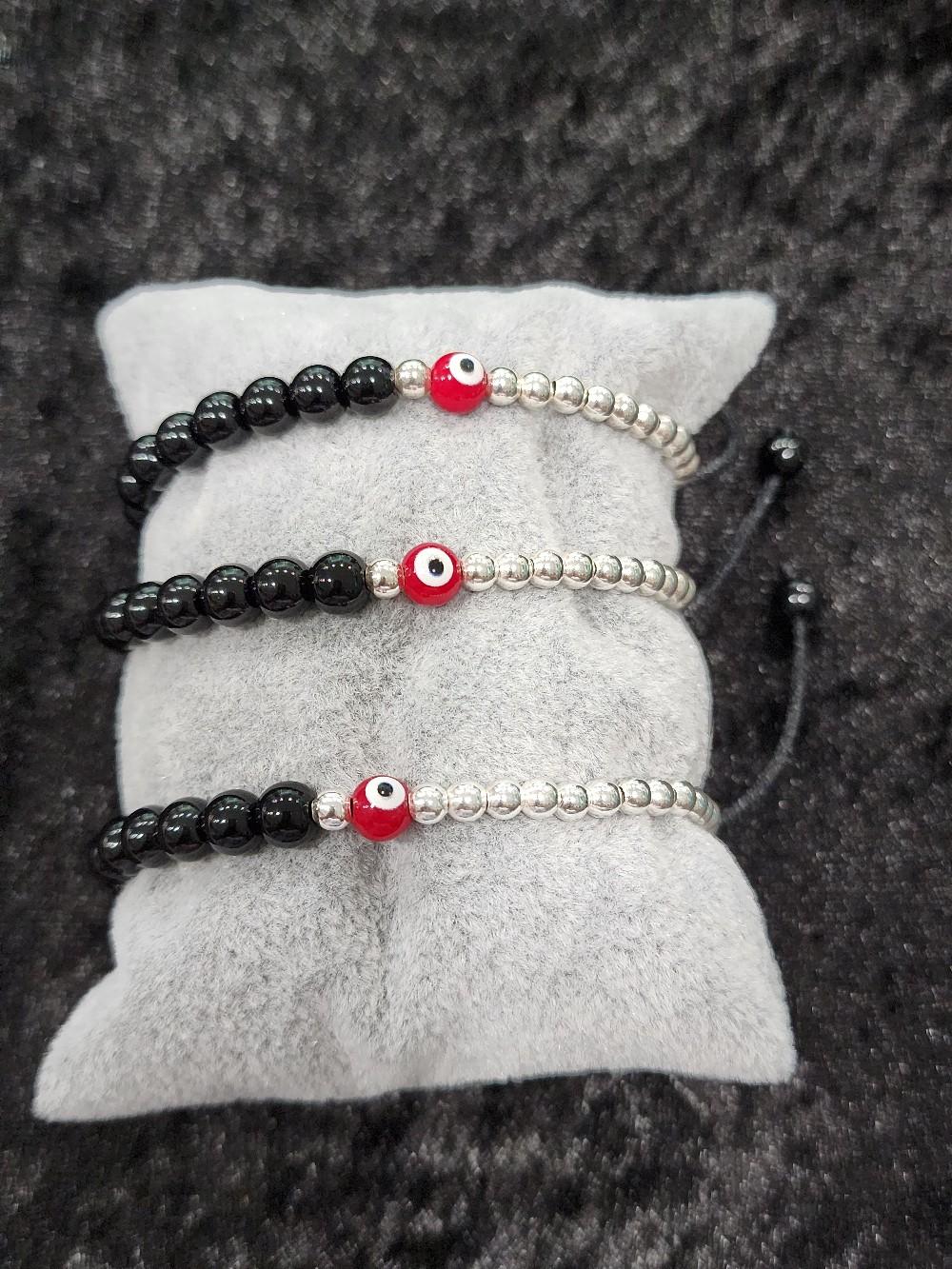 Pulsera ojo rojo y negro.Red and black eye bracelet.