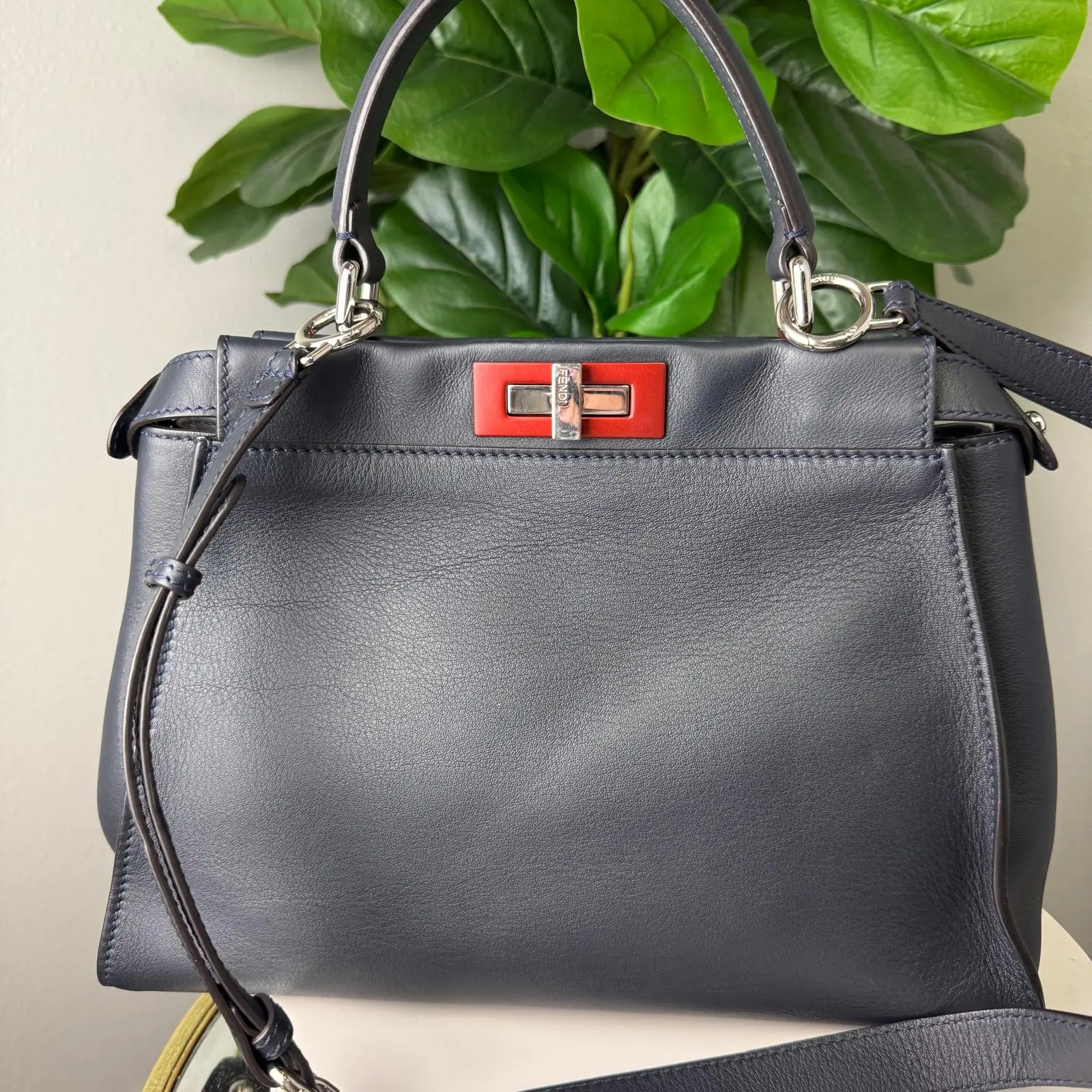Pre-owned FENDI Leather Crossbody bags Authentic Medium Peekaboo Iconic Satchel