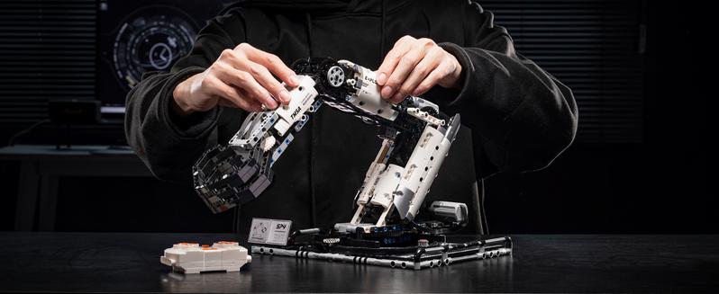 Uncle Brick Mechanical Technicla Arm Building Blocks Set with Remote Control 784Pcs STEM Educational Toys for Boys Girls 6+ RC Robotic Arm Ultra-Smooth Power Gears Gripping Claws Fantastic Christmas and Birthday Gift! Uncle Brick Mechanical Technicla Arm Building Blocks Set with Remote Control 784Pcs STEM Educational Toys for Boys Girls 6+ RC Robotic Arm Ultra-Smooth Power Gears Gripping Claws Fantastic Christmas and Birthday Gift!