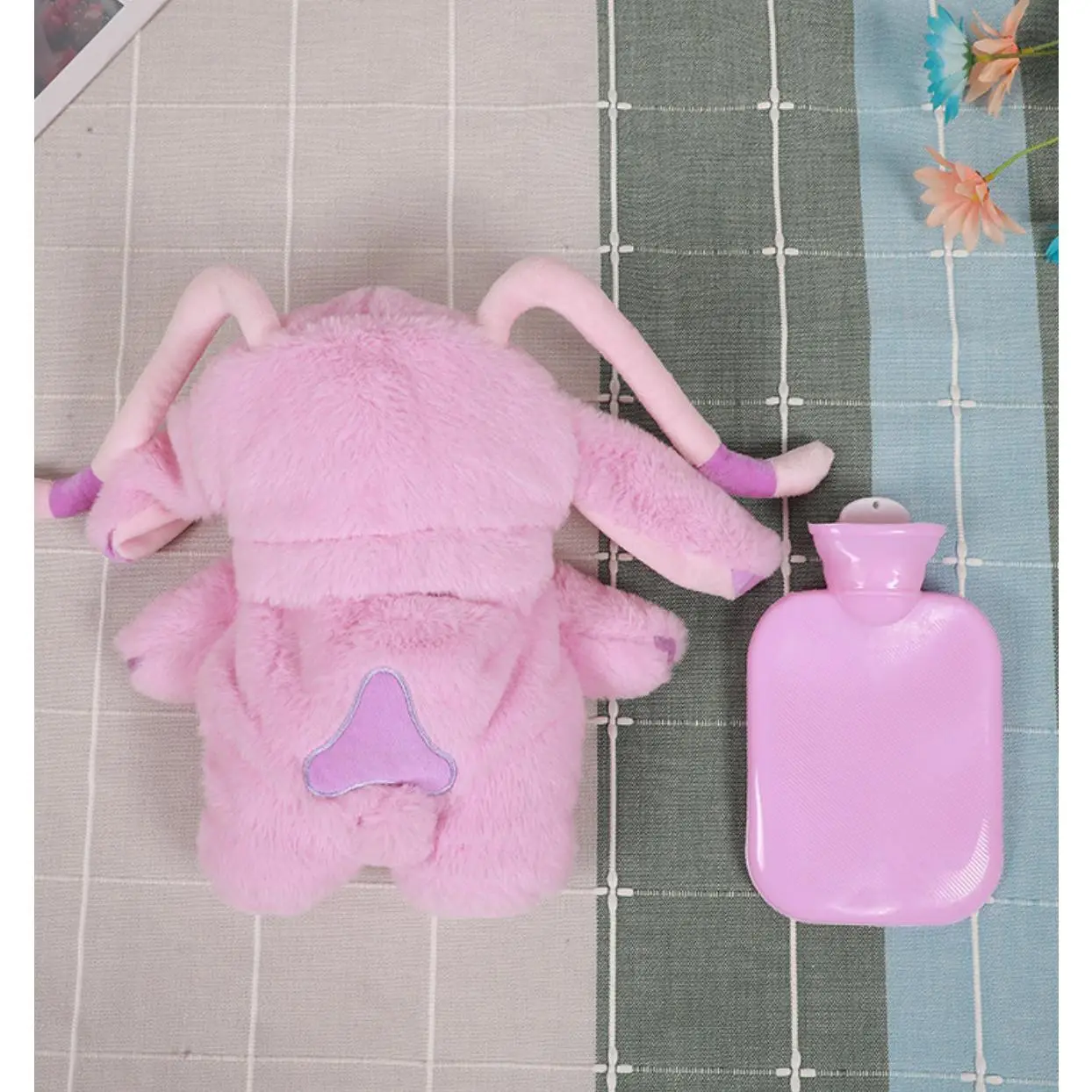 New Cartoon Plush Doll Hot Water Bottle Hand Warmer Filled with Water Hand Warmer Gift for Girls Couples Warmth Cup Pink