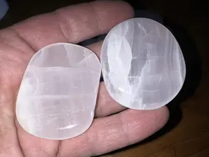 Mangano Calcite Flat Palm Stone, approx. 45mm