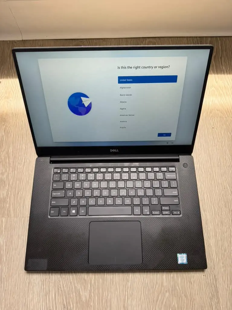 Dell Precision 5520 15 Xeon E3-1505M v6 @ 3.00GHz 8GB 256 SSD Win 11 Pro